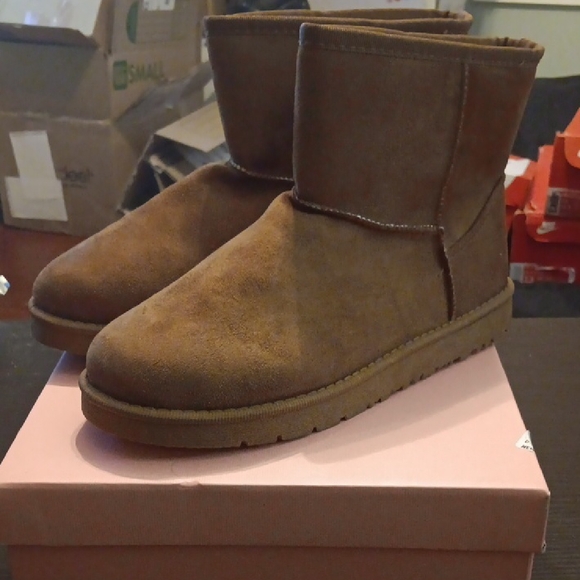 Josiny Brown Boots With Fur Womens SZ 7 NWT & BOX - Picture 2 of 7